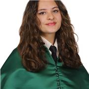 Profesora de comunicación adaptada a infantes y adolescentes